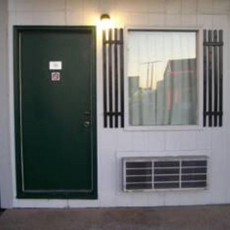 רולה Budget Deluxe Motel מראה חיצוני תמונה
