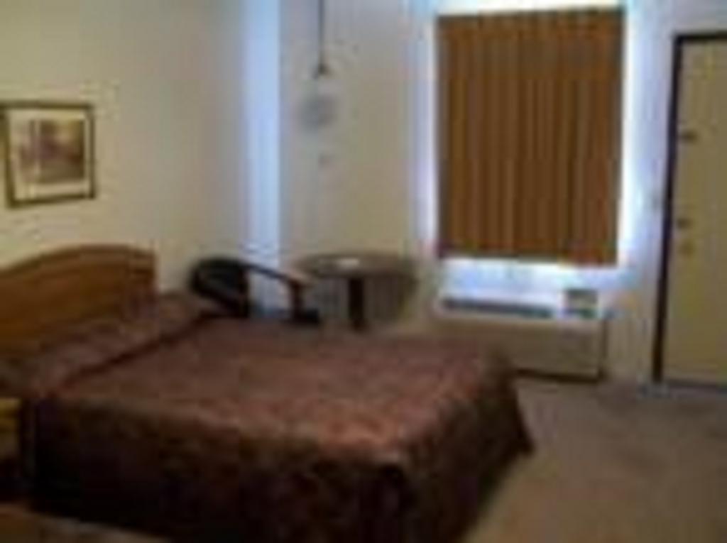 רולה Budget Deluxe Motel מראה חיצוני תמונה